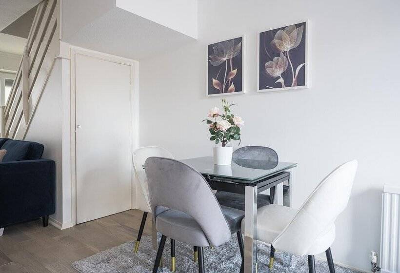 اقامتگاه Luxurious 2 Bed House In Dartford
