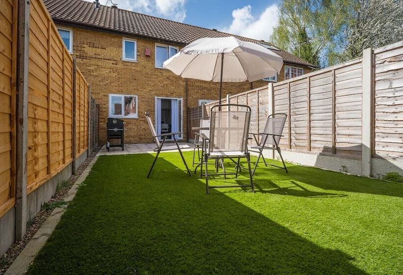 اقامتگاه Luxurious 2 Bed House In Dartford