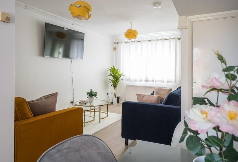 اقامتگاه Luxurious 2 Bed House In Dartford