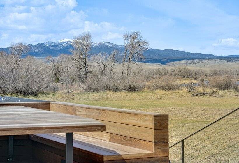 Riverfront Montana Retreat   Deck, Fire Pit & Pond