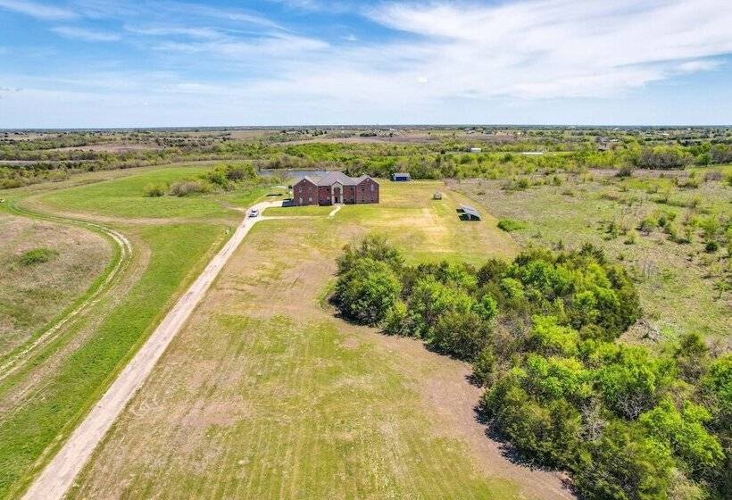 Spacious Farmersville Home W/ Game Room & Fire Pit