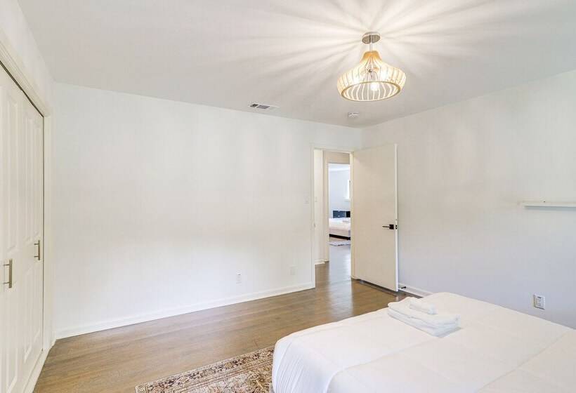 Spacious Houston Home W/ Pool Near The Galleria!