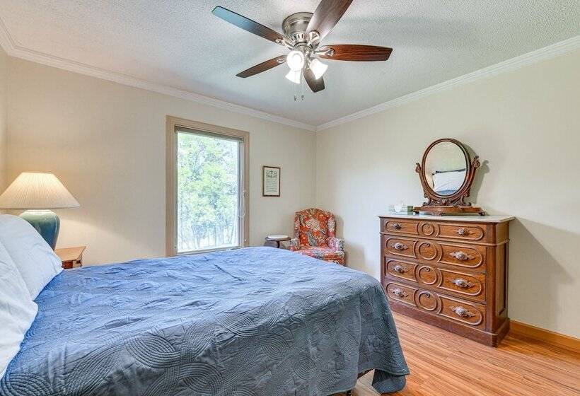 Spacious Mount Pleasant Home W/ Grill & Yard!