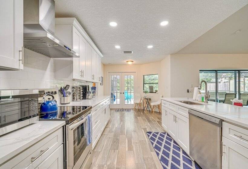 Spring Hill Retreat W/ Pool: 7 Mi To Weeki Wachee!