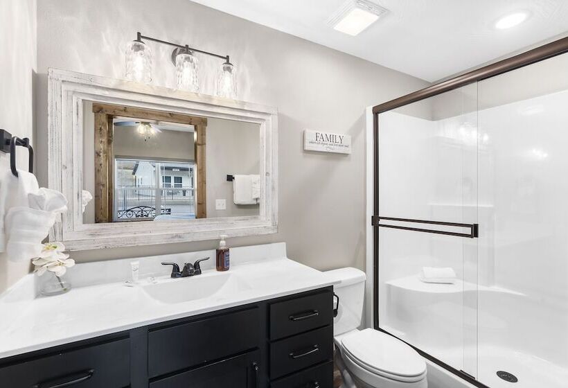 The Rock At Branson Cove 5 Bdr On Table Rock!