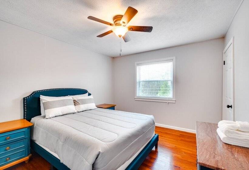 Updated Home: Central Oak Ridge Location