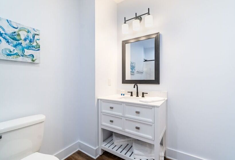 Bottlenose By Avantstay Walk To Miramar Beach