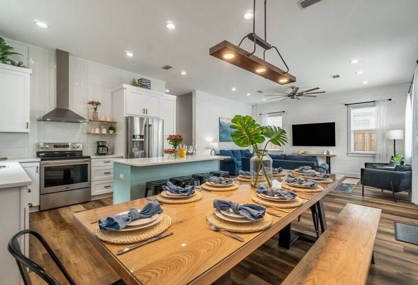 Bottlenose By Avantstay Walk To Miramar Beach