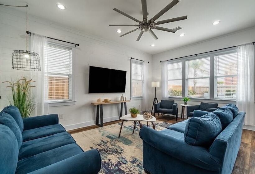 Bottlenose By Avantstay Walk To Miramar Beach