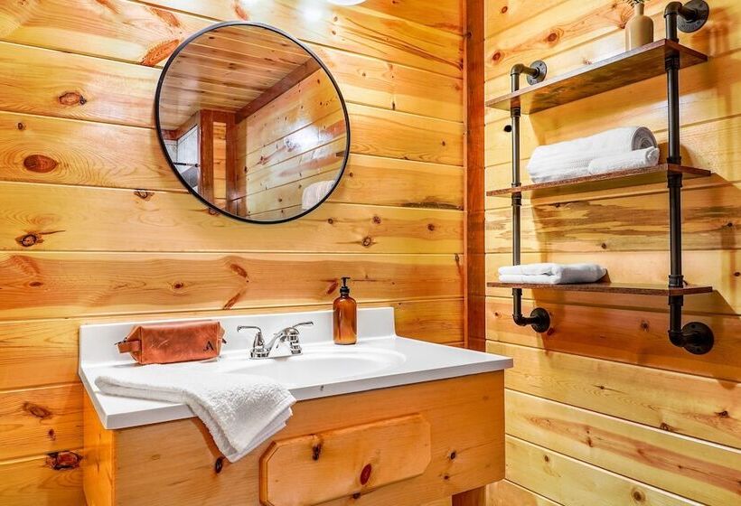 Daybreak By Avantstay Sleeps 18 Cabin + Pool/spa