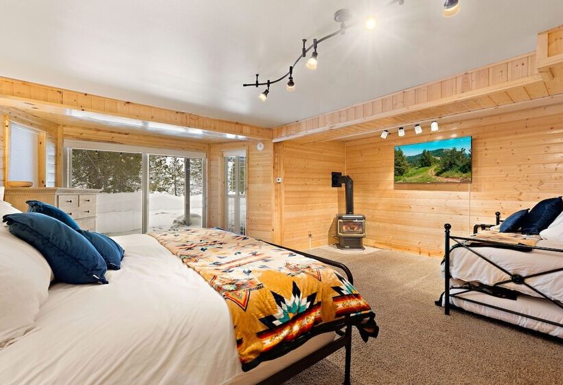 Grand Point Lodge