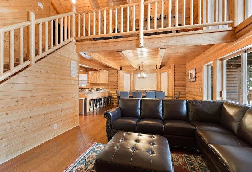 Grand Point Lodge