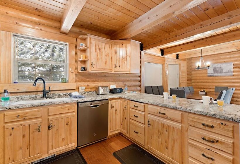 Grand Point Lodge