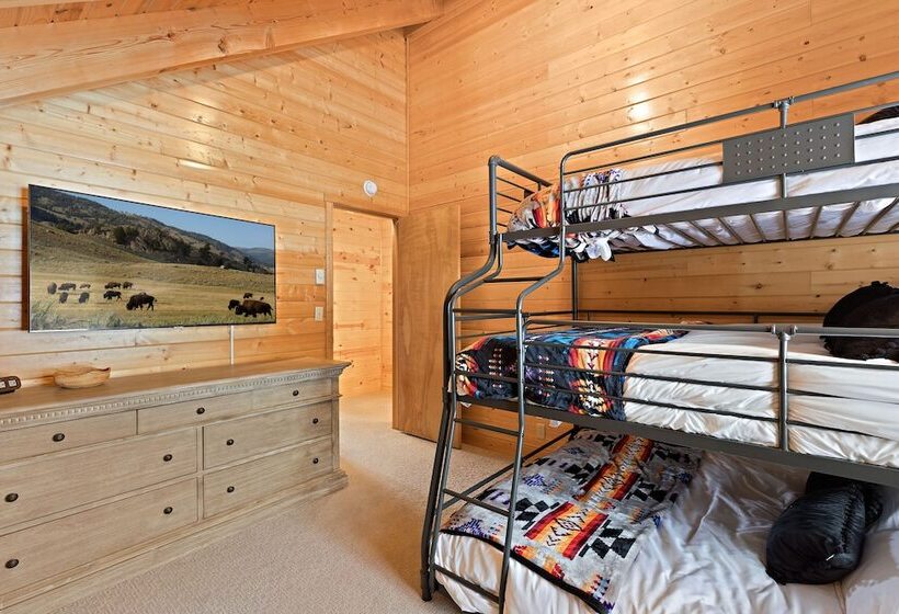 Grand Point Lodge