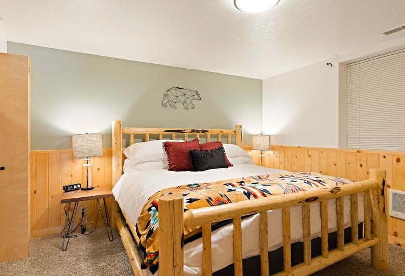 Grand Point Lodge