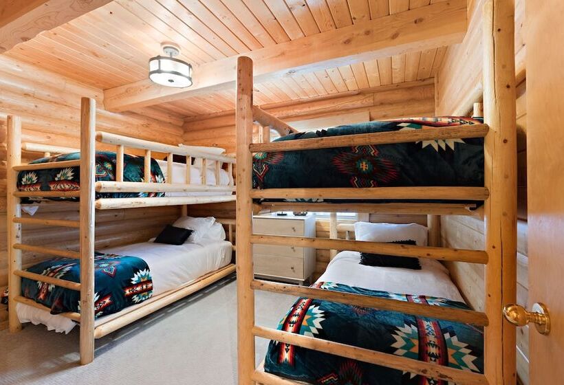 Grand Point Lodge
