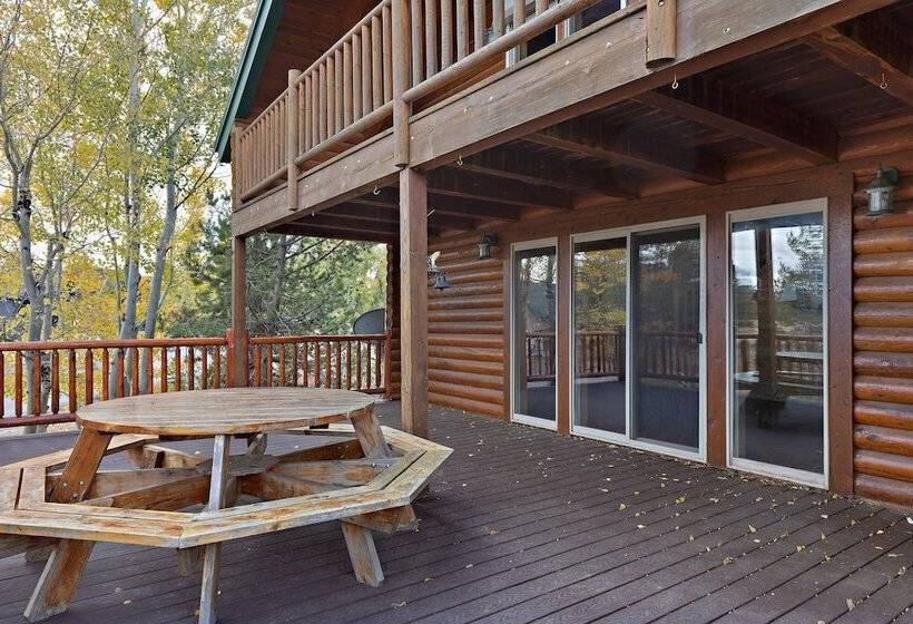 Grand Point Lodge