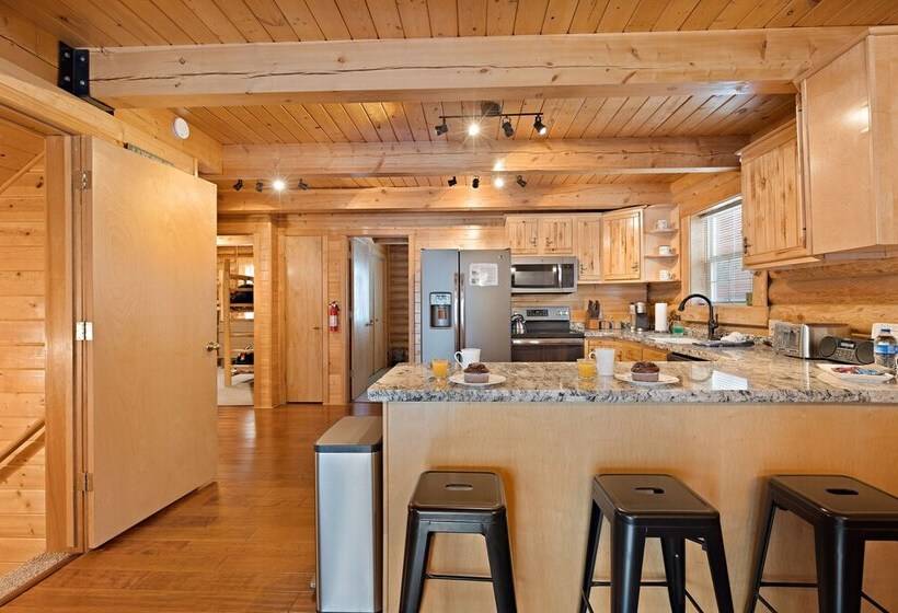 Grand Point Lodge