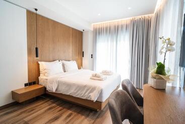 هتل Volos Inn