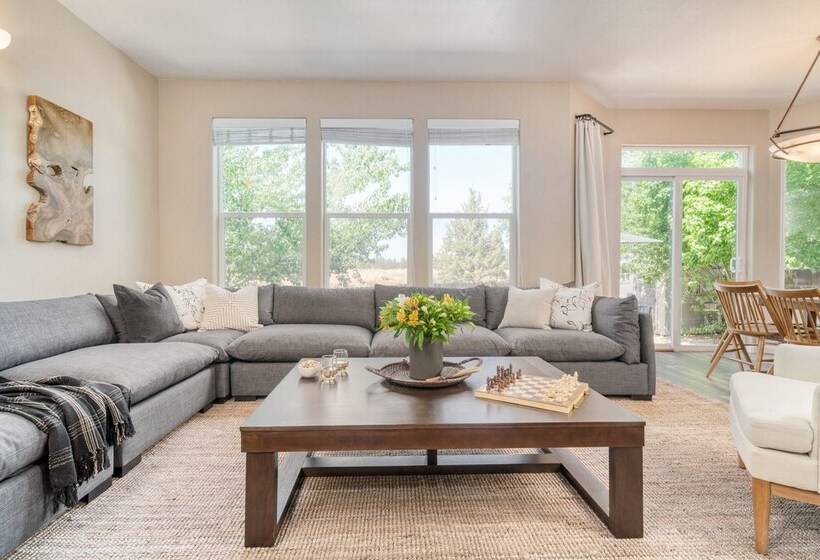 Ponderosa Pines By Avantstay Gorgeous Deck, 10 Mins From Central Bend Family Friendly