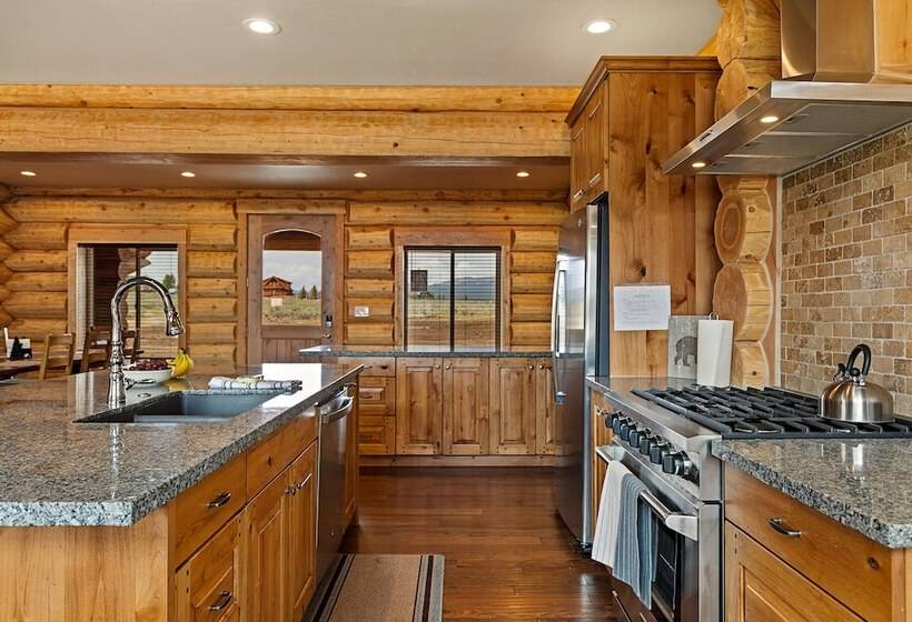 Stone Skipper Lodge