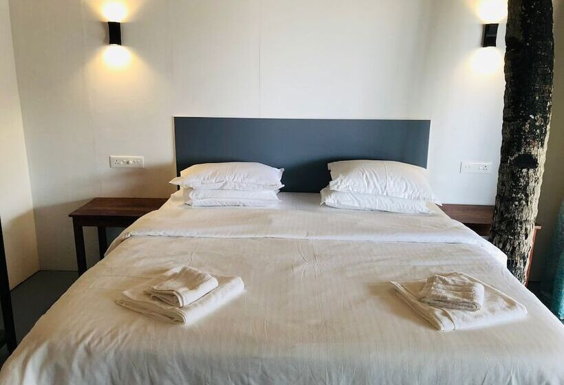 Отель Agonda Beach Chalets