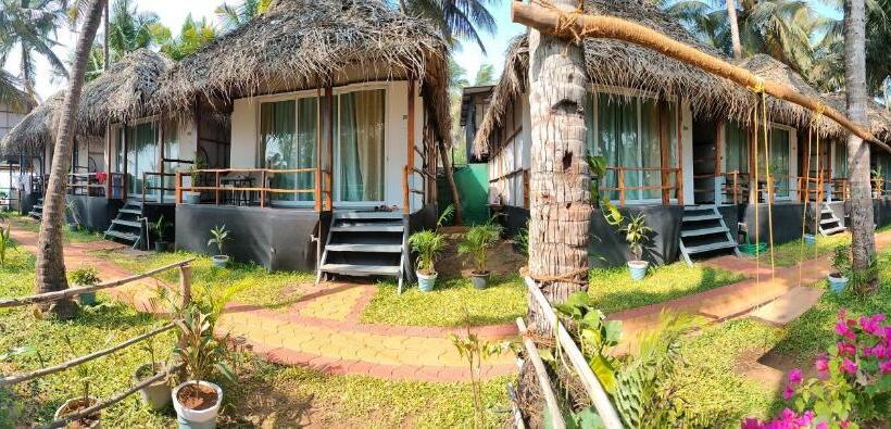 فندق Agonda Beach Chalets