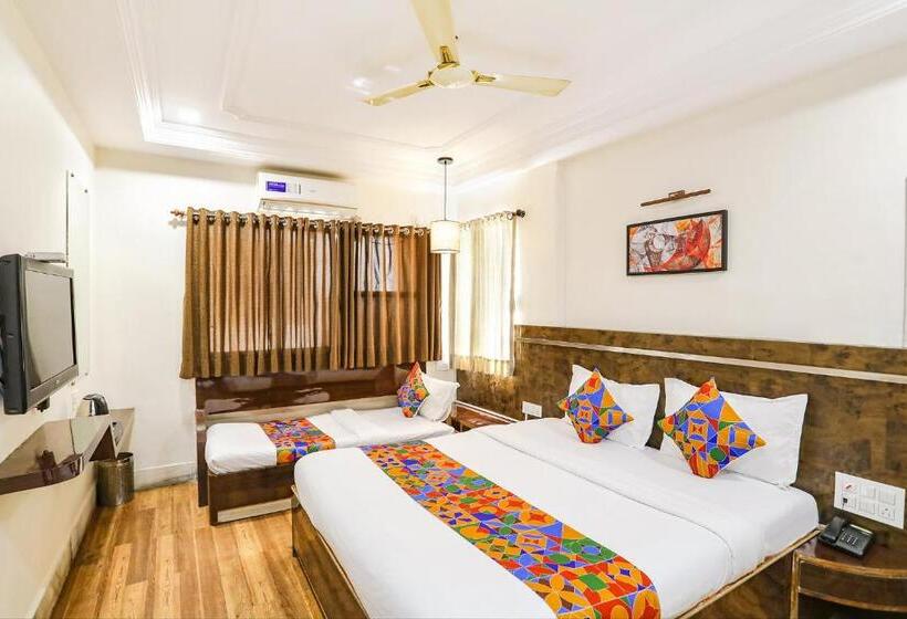 호텔 Shirdi Park Inn