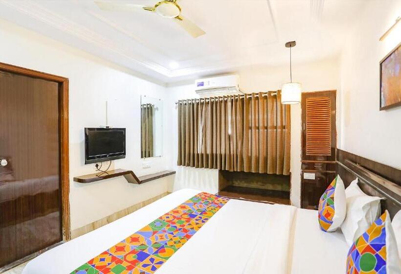 호텔 Shirdi Park Inn