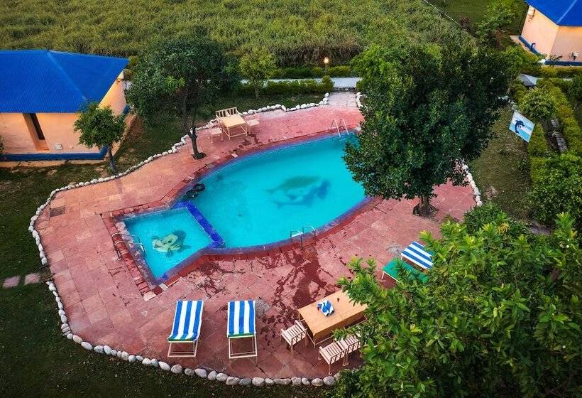 בית מלון כפרי Tusk And Roar Corbett Resort