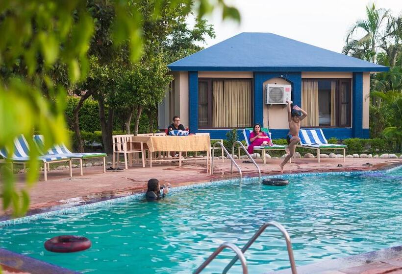 בית מלון כפרי Tusk And Roar Corbett Resort