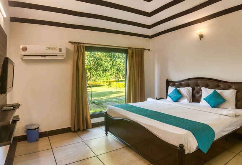 בית מלון כפרי Tusk And Roar Corbett Resort