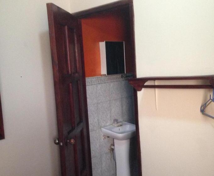 هاستل Hostal Brisas Y Olas