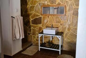 هتل Honey Badger Lodge
