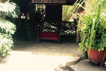 هتل Outpost Lodge