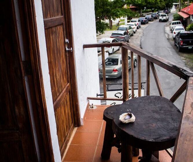 هتل San Carlos Beach Inn