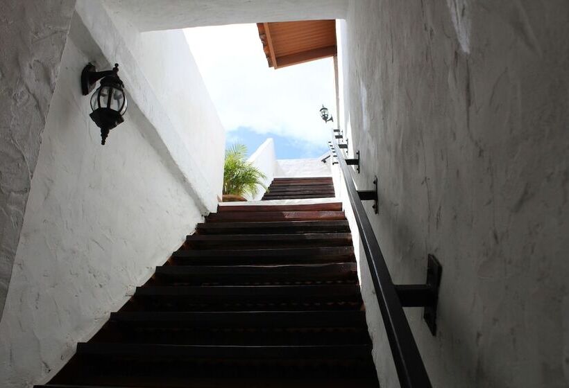 هتل San Carlos Beach Inn