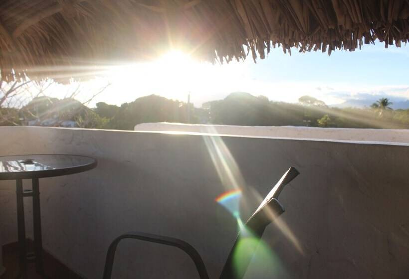 هتل San Carlos Beach Inn