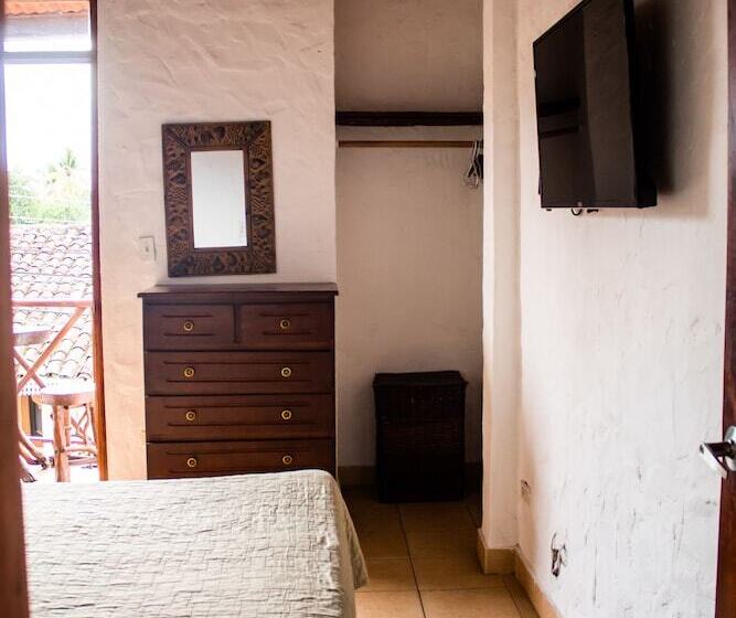 هتل San Carlos Beach Inn