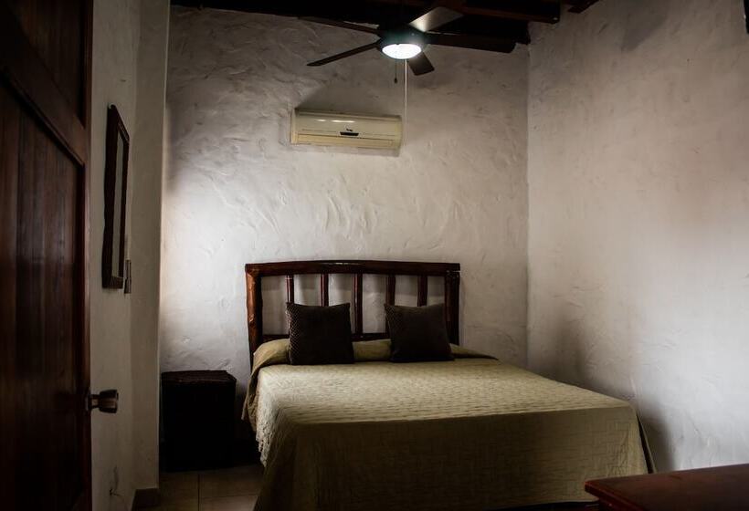 هتل San Carlos Beach Inn