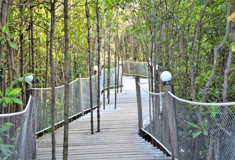 Reef & Beach Resort   Spa Jambiani