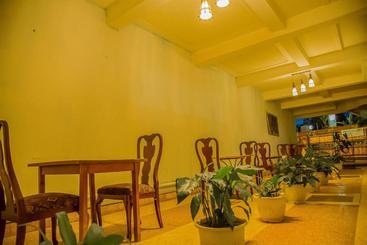 Shangri La Hotel Muyenga