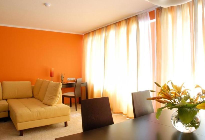 7 Days Hotel Kamyanets Podilskyi