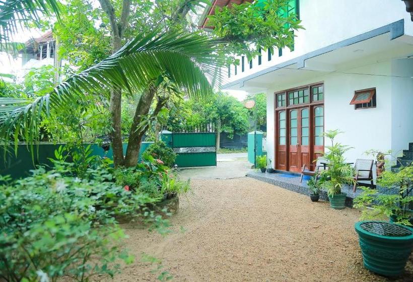 Bed and Breakfast Ananda Villa Bentota