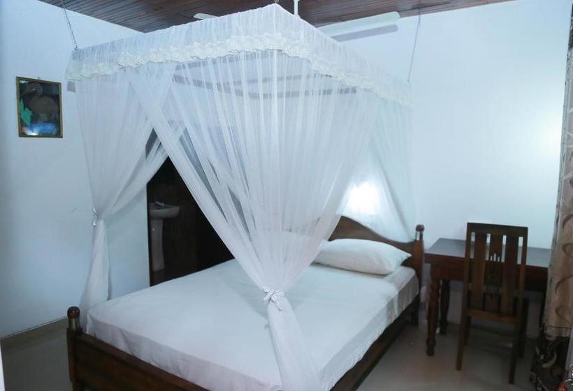 تختخواب و صبحانه Ananda Villa Bentota