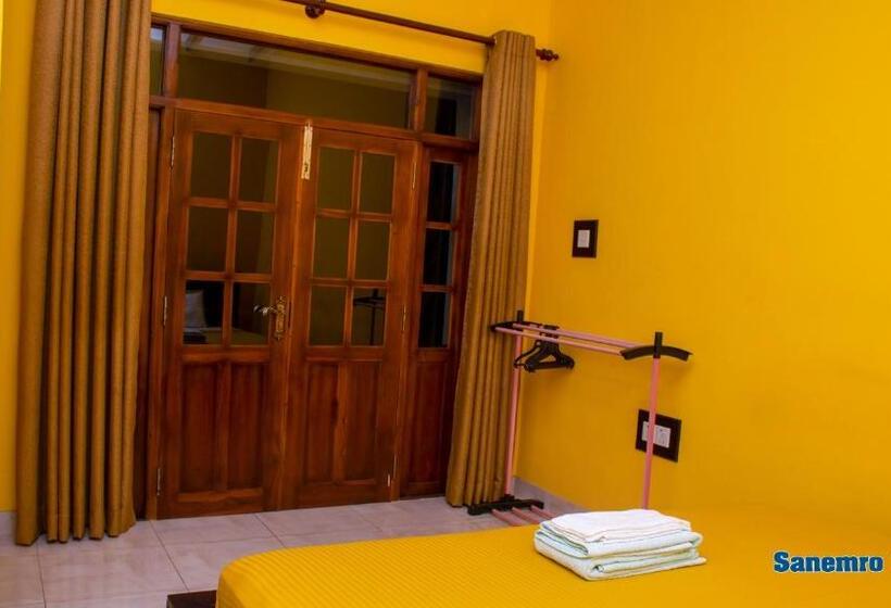 تختخواب و صبحانه Sanemro Villa