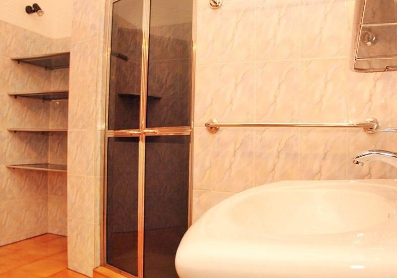 هتل Capital O 236 Amaa River Garden