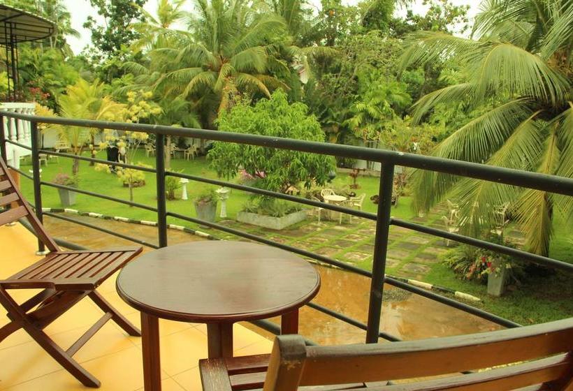 هتل Capital O 236 Amaa River Garden