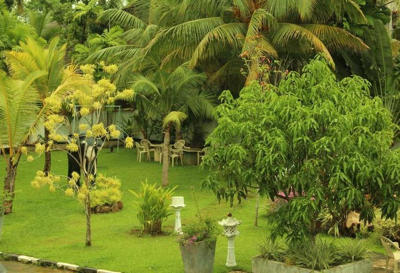 هتل Capital O 236 Amaa River Garden