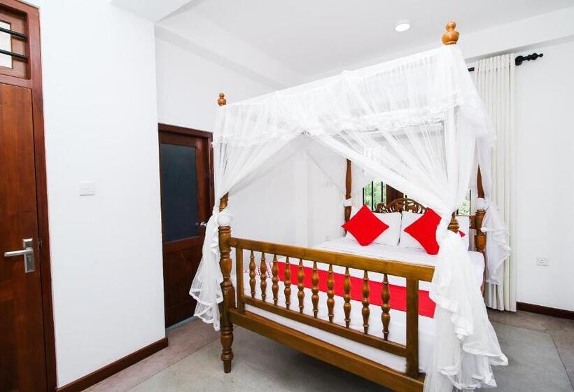 هتل Arken Lanka